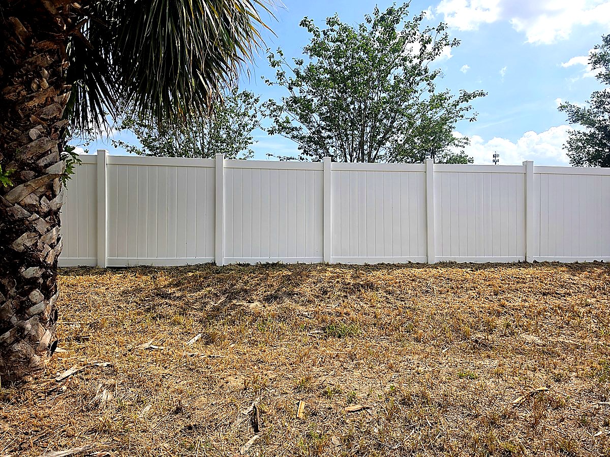 Brilliant white vinyl fence after pressure washing