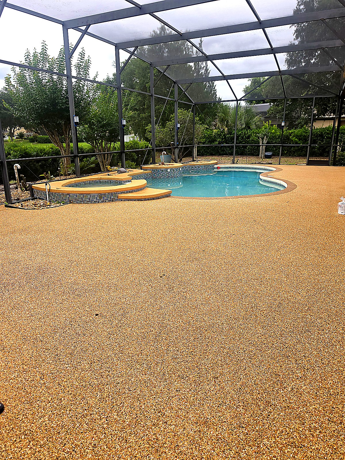 Beautiful clean pool deck by Bluecrest Pro Services